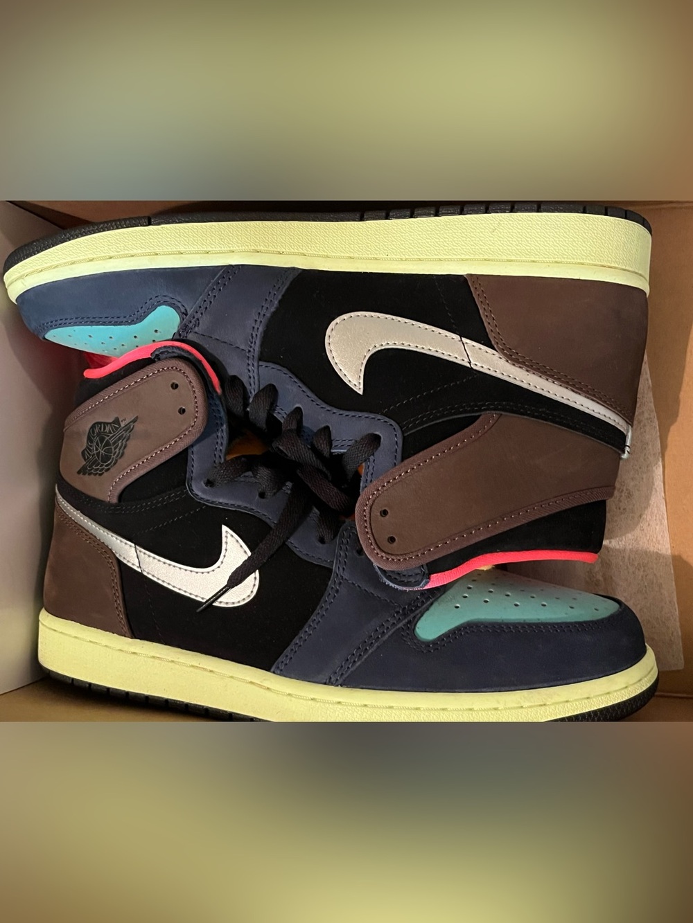 Nike Air Jordan 1 Retro High Men's High Top Sneakers in Black, Brown